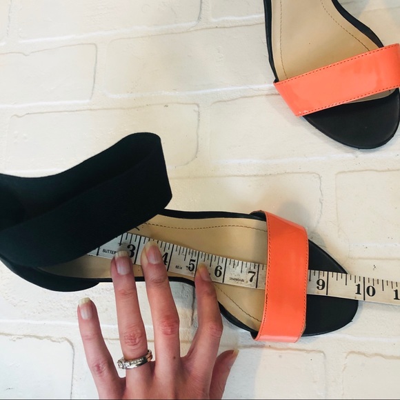 BCBG a few nicks on the side of the shoe - Picture 8 of 8